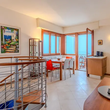 Sona's By Interhome Apartman